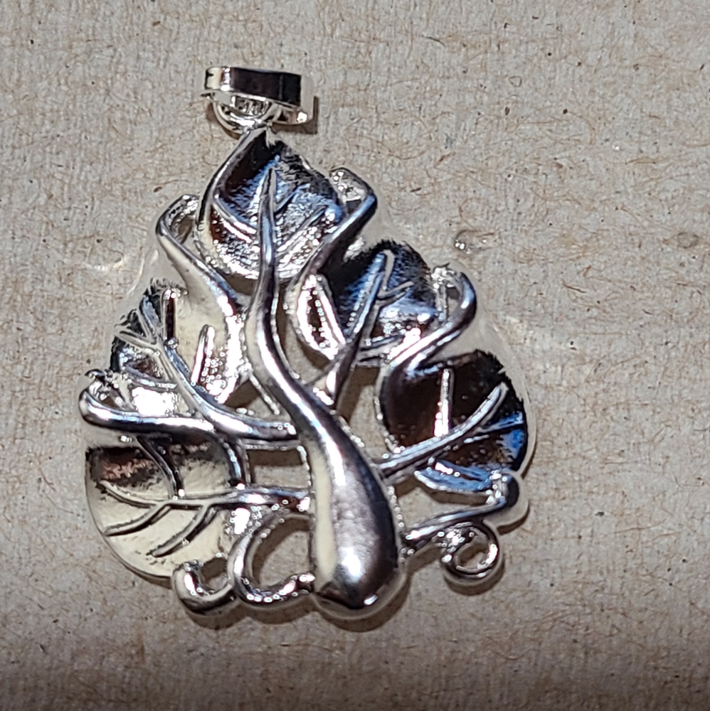 Silver leaf tree charm - Picture 2 of 16